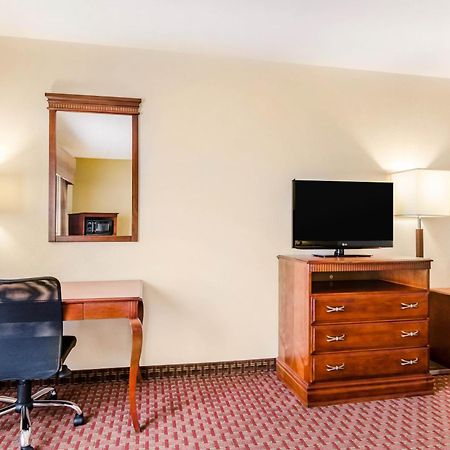 קרת'ג' Quality Inn & Suites מראה חיצוני תמונה