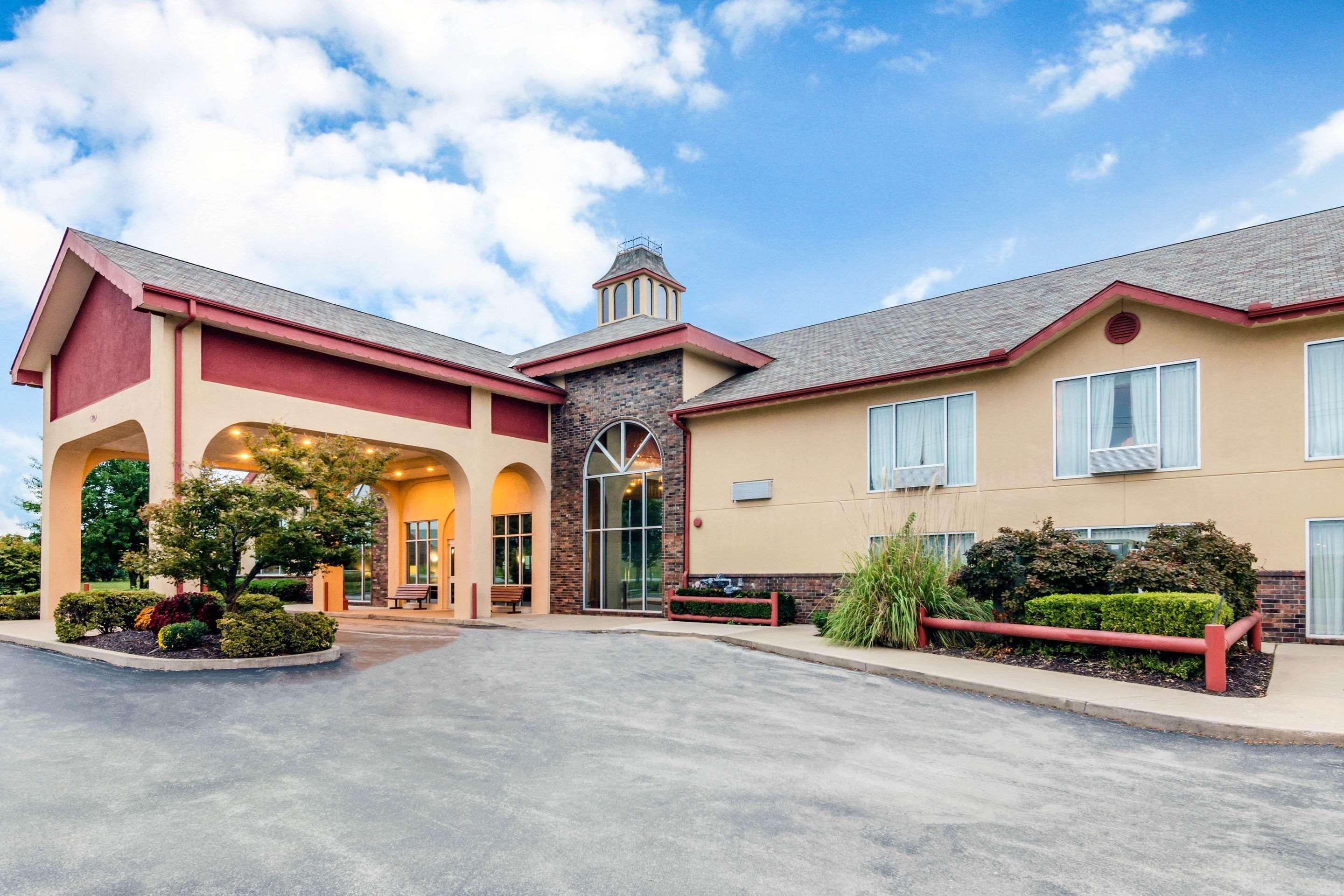קרת'ג' Quality Inn & Suites מראה חיצוני תמונה