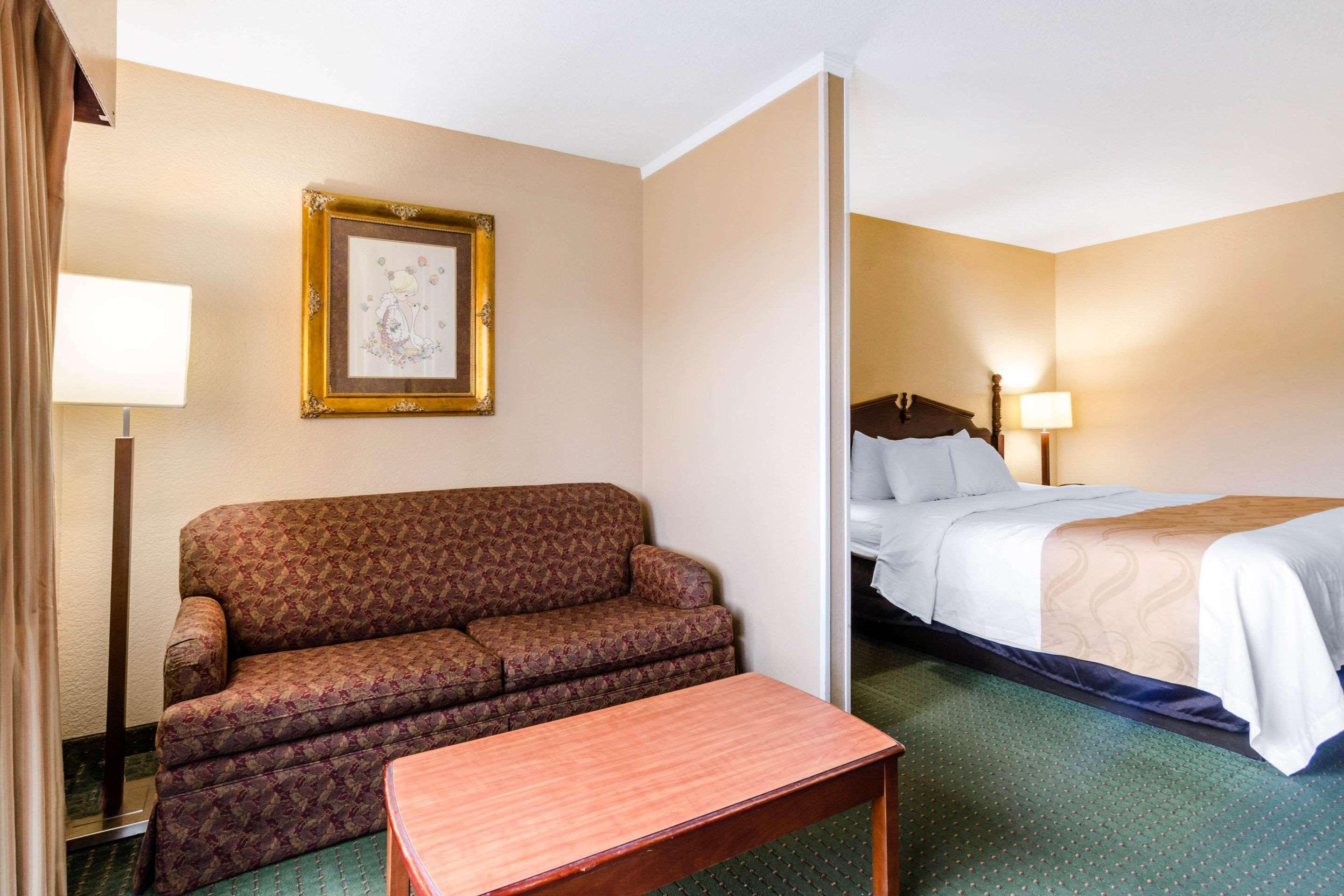 קרת'ג' Quality Inn & Suites מראה חיצוני תמונה