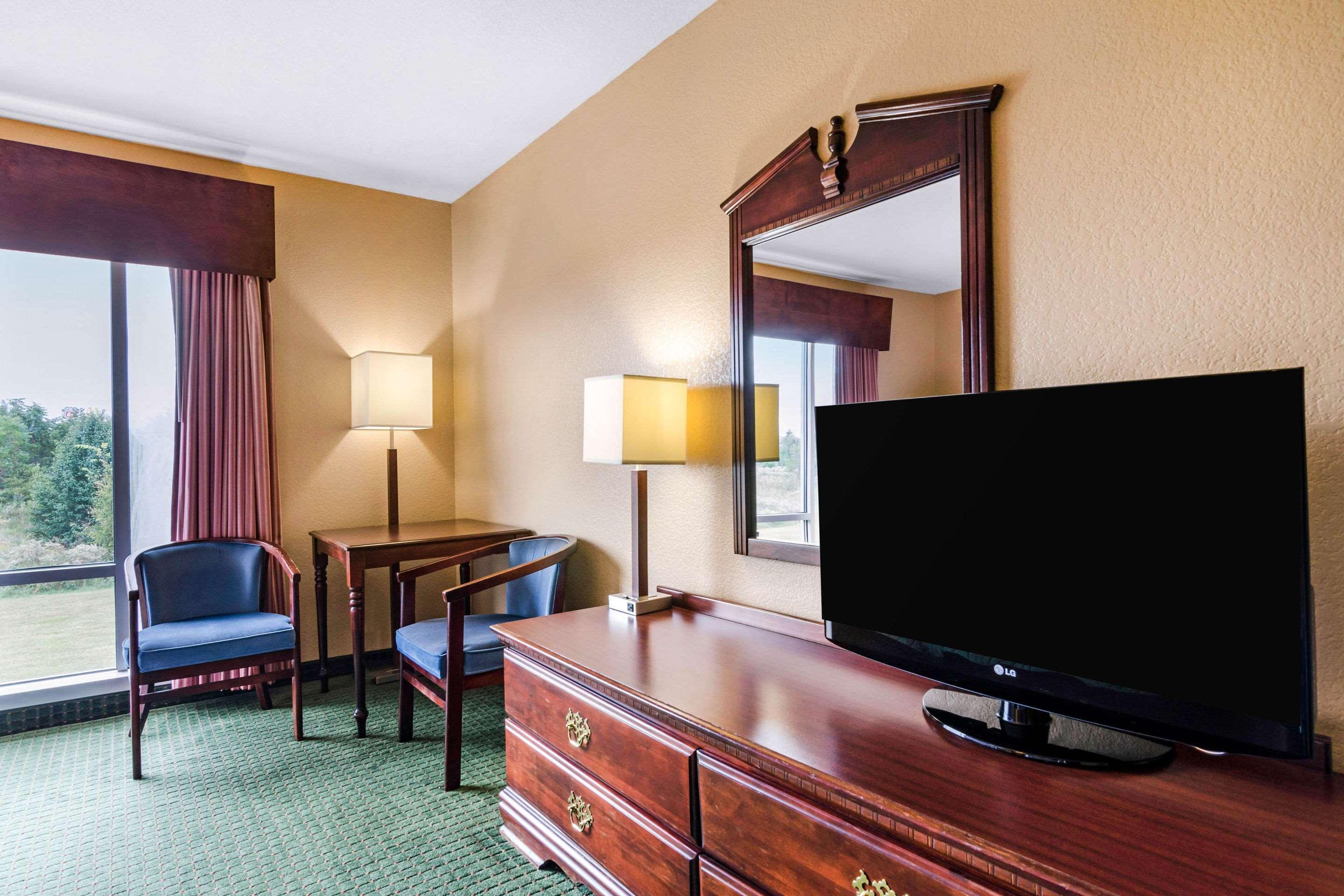 קרת'ג' Quality Inn & Suites מראה חיצוני תמונה