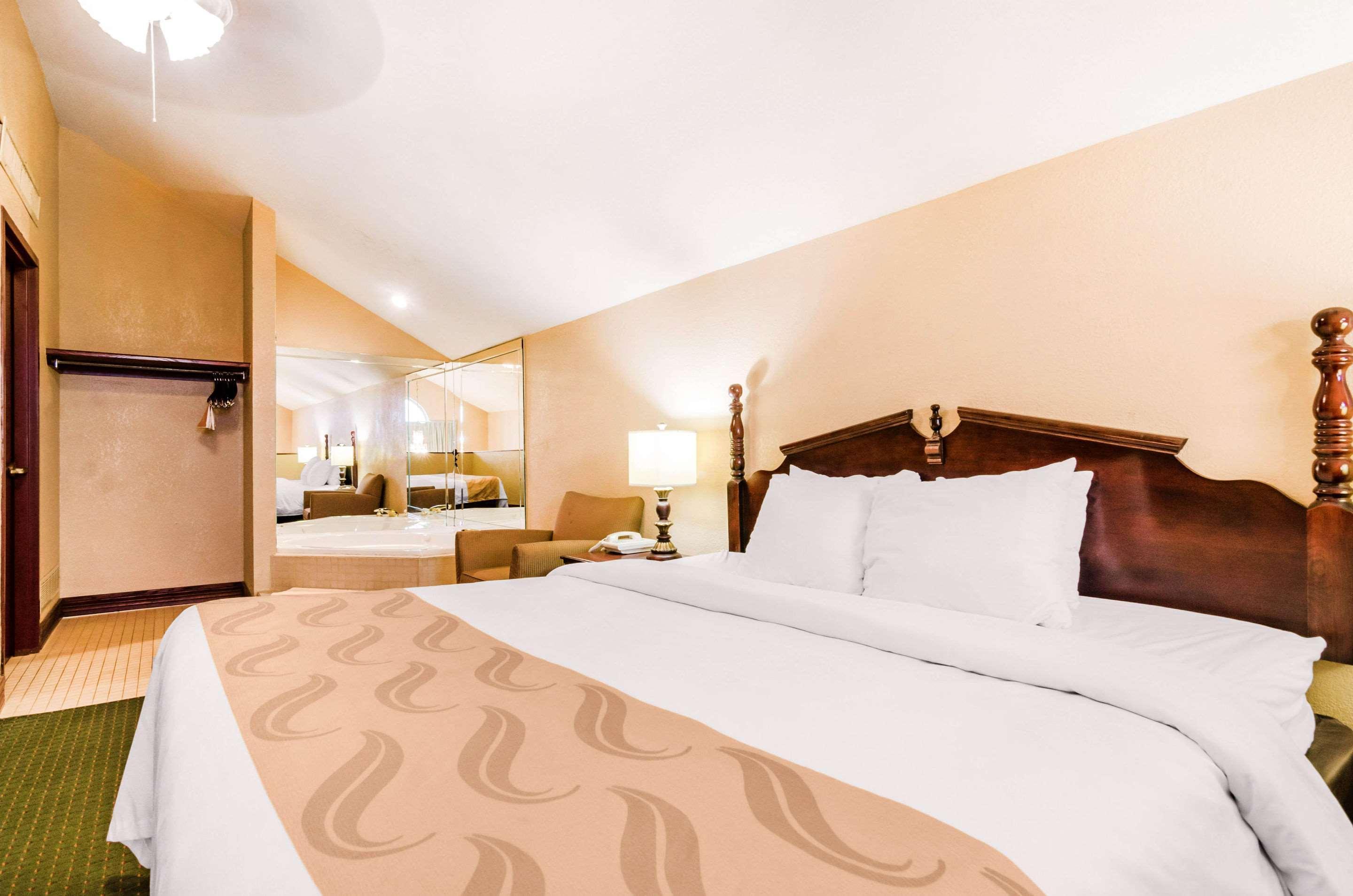 קרת'ג' Quality Inn & Suites מראה חיצוני תמונה
