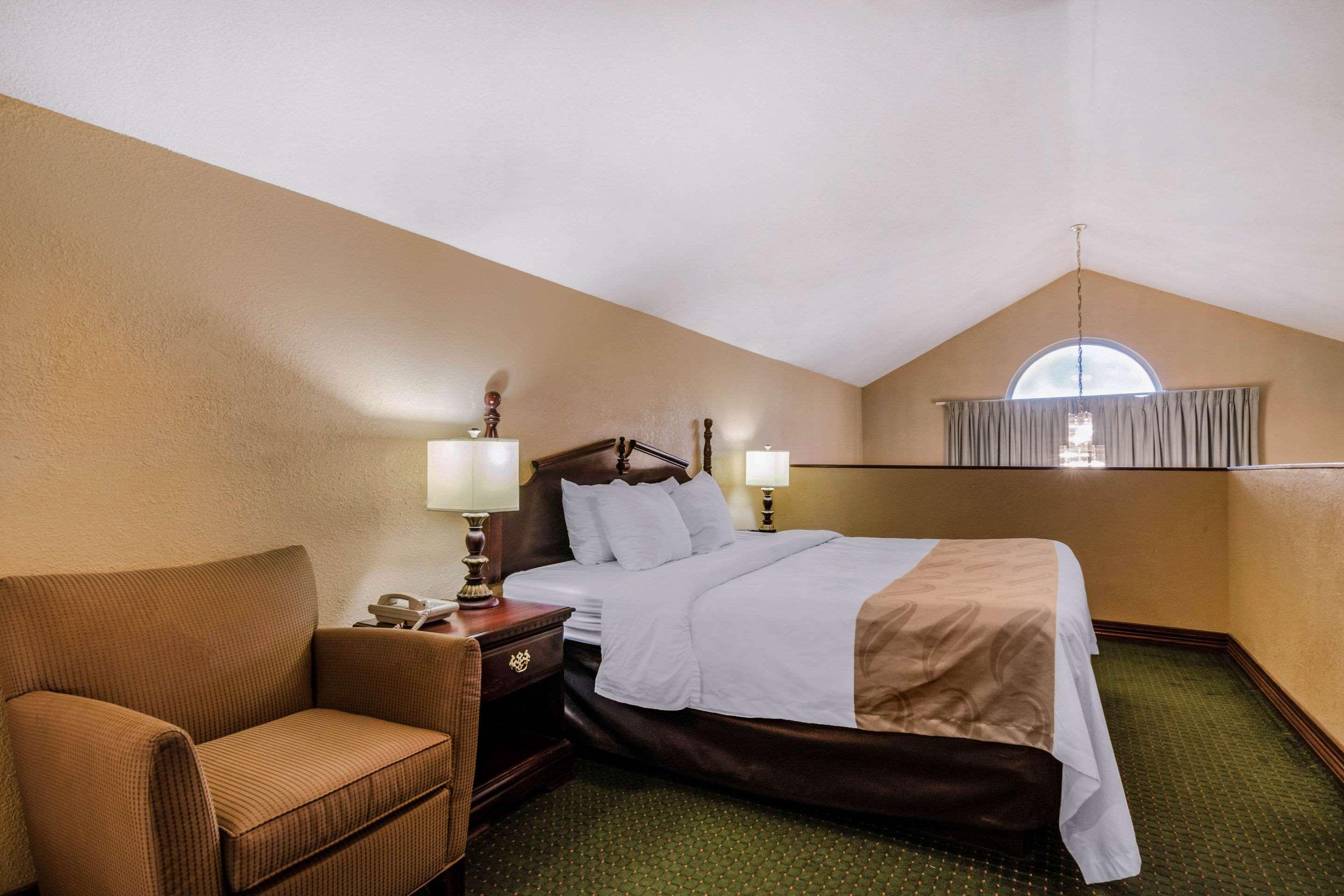 קרת'ג' Quality Inn & Suites מראה חיצוני תמונה