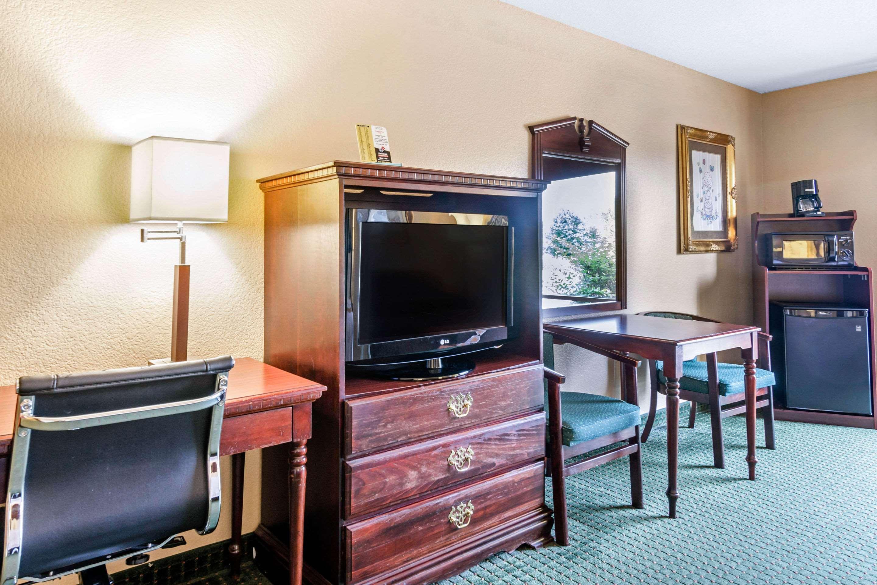 קרת'ג' Quality Inn & Suites מראה חיצוני תמונה