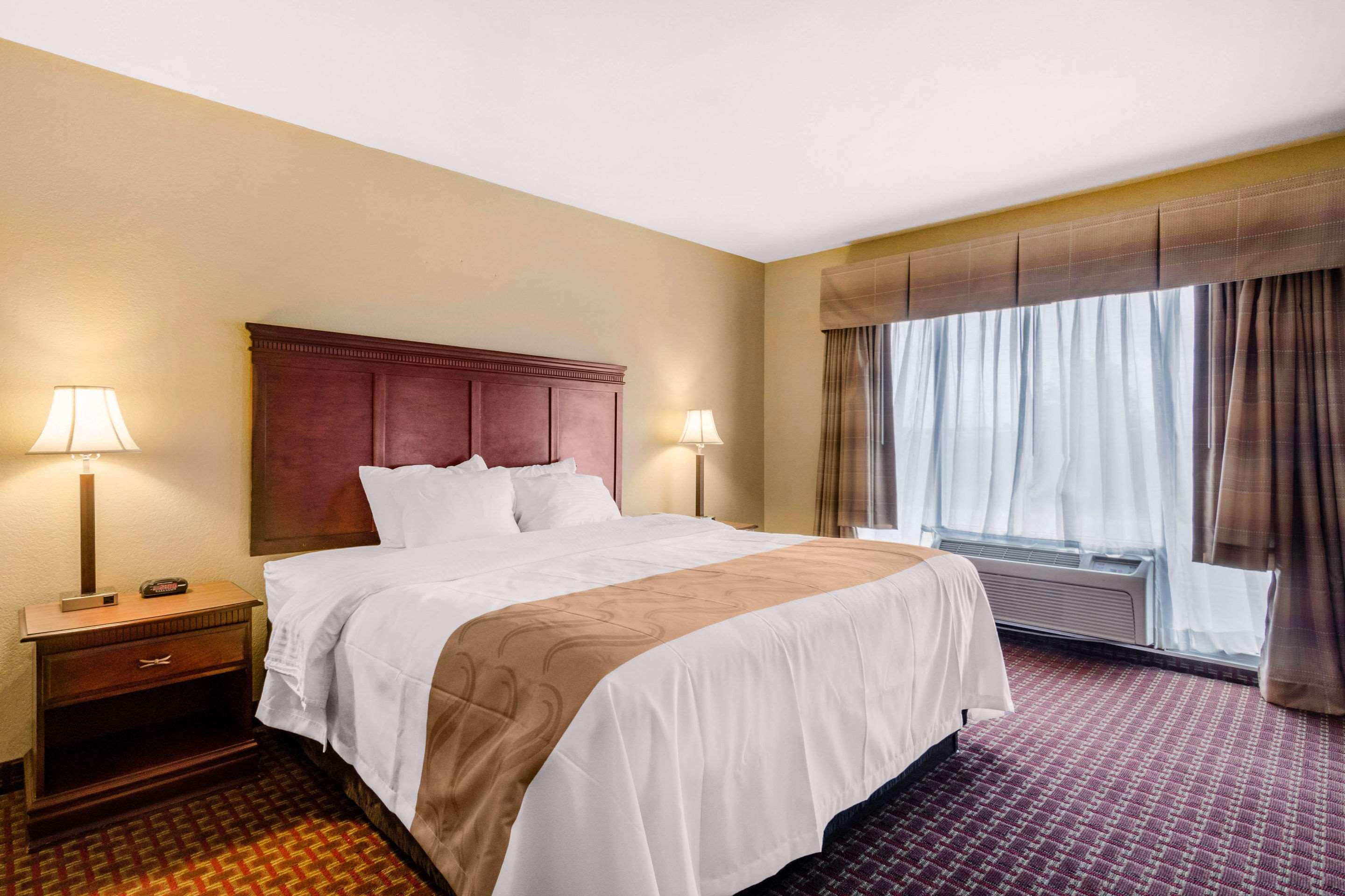 קרת'ג' Quality Inn & Suites מראה חיצוני תמונה