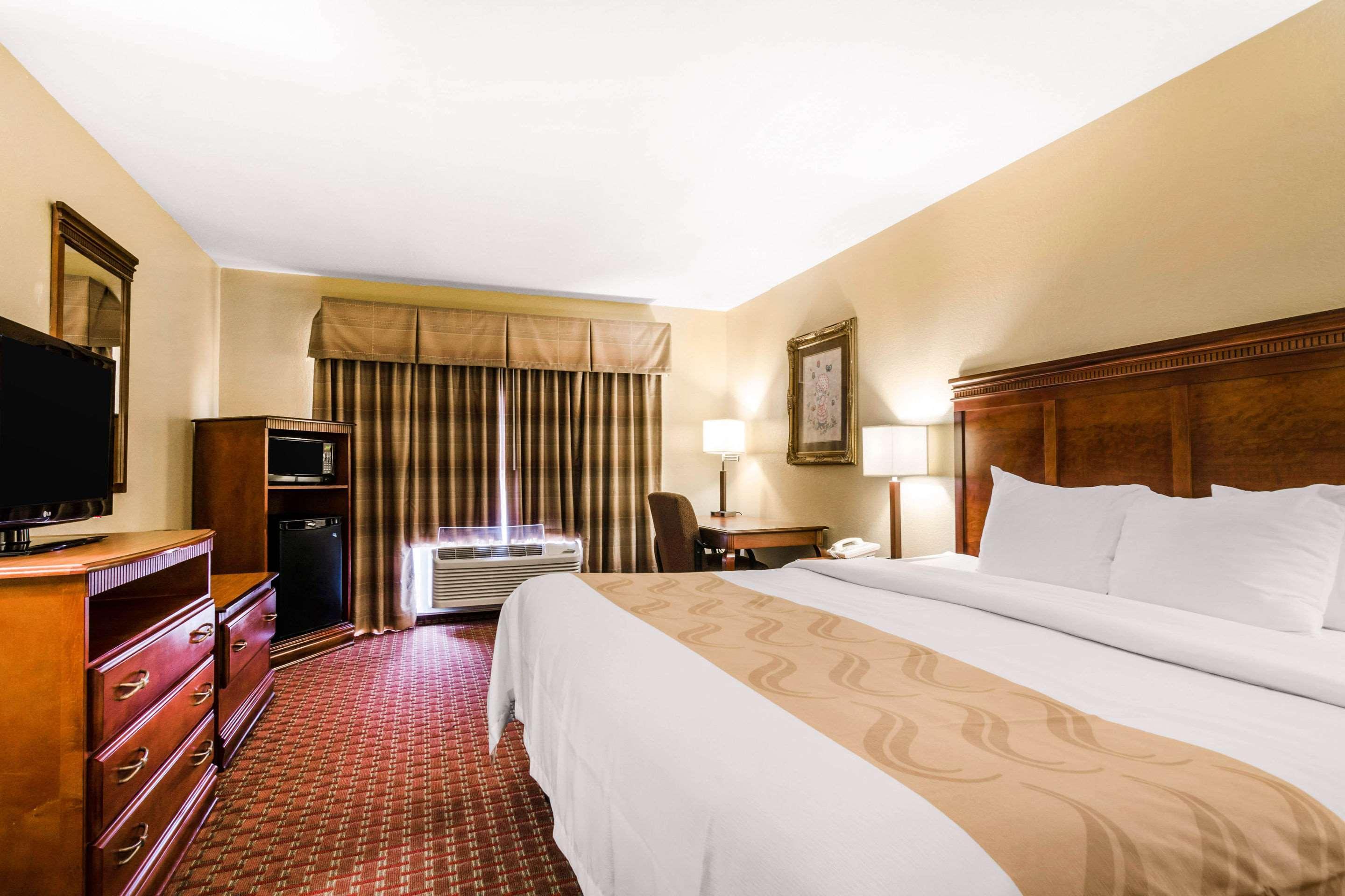 קרת'ג' Quality Inn & Suites מראה חיצוני תמונה
