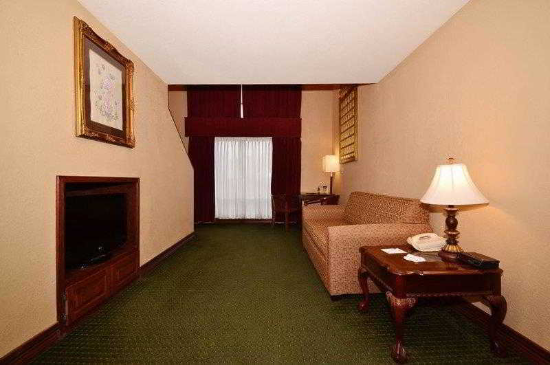 קרת'ג' Quality Inn & Suites מראה חיצוני תמונה