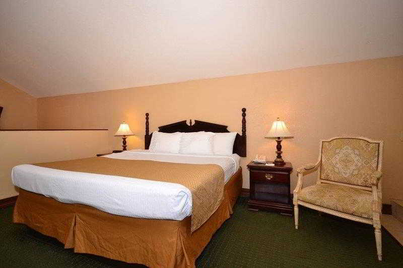 קרת'ג' Quality Inn & Suites מראה חיצוני תמונה