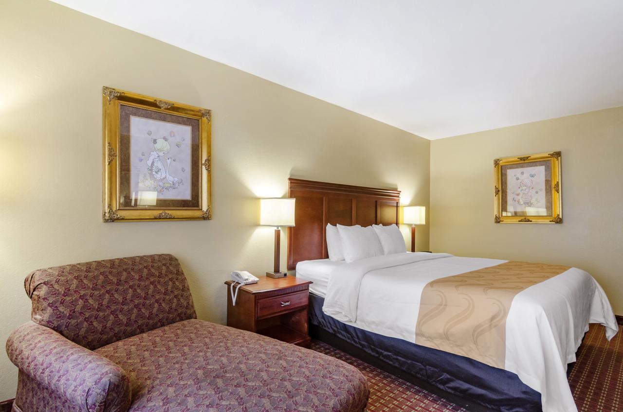 קרת'ג' Quality Inn & Suites מראה חיצוני תמונה