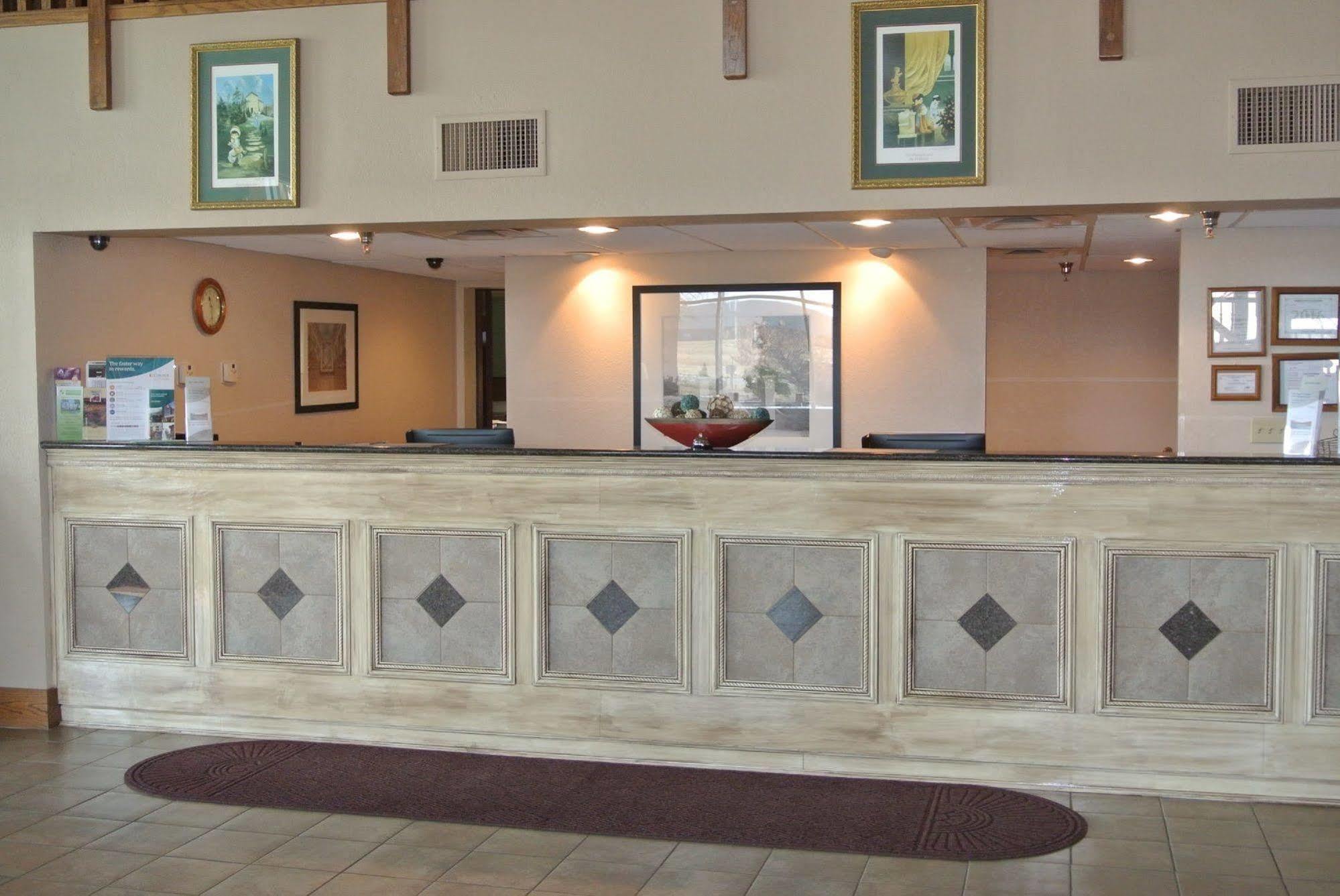 קרת'ג' Quality Inn & Suites מראה חיצוני תמונה
