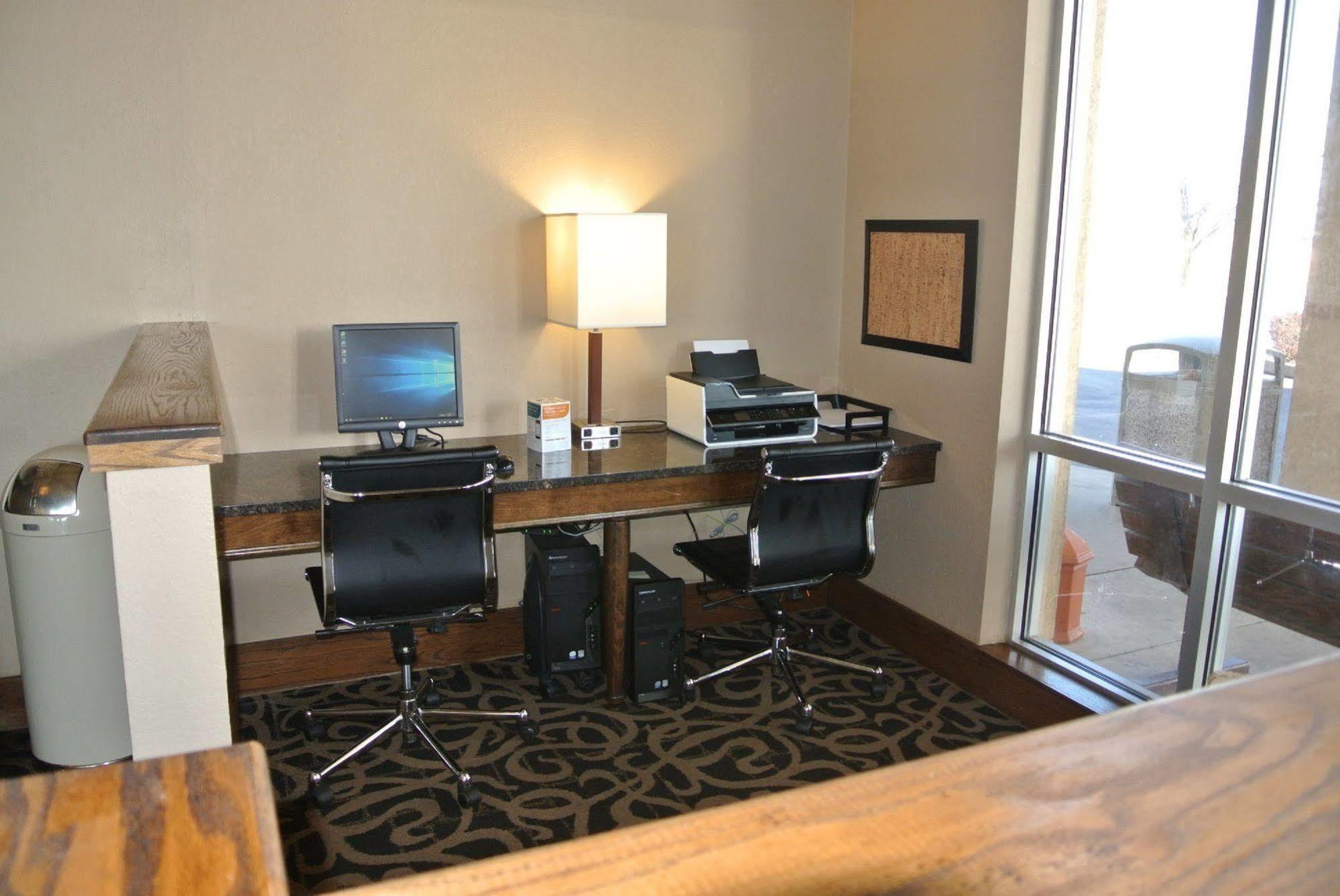 קרת'ג' Quality Inn & Suites מראה חיצוני תמונה