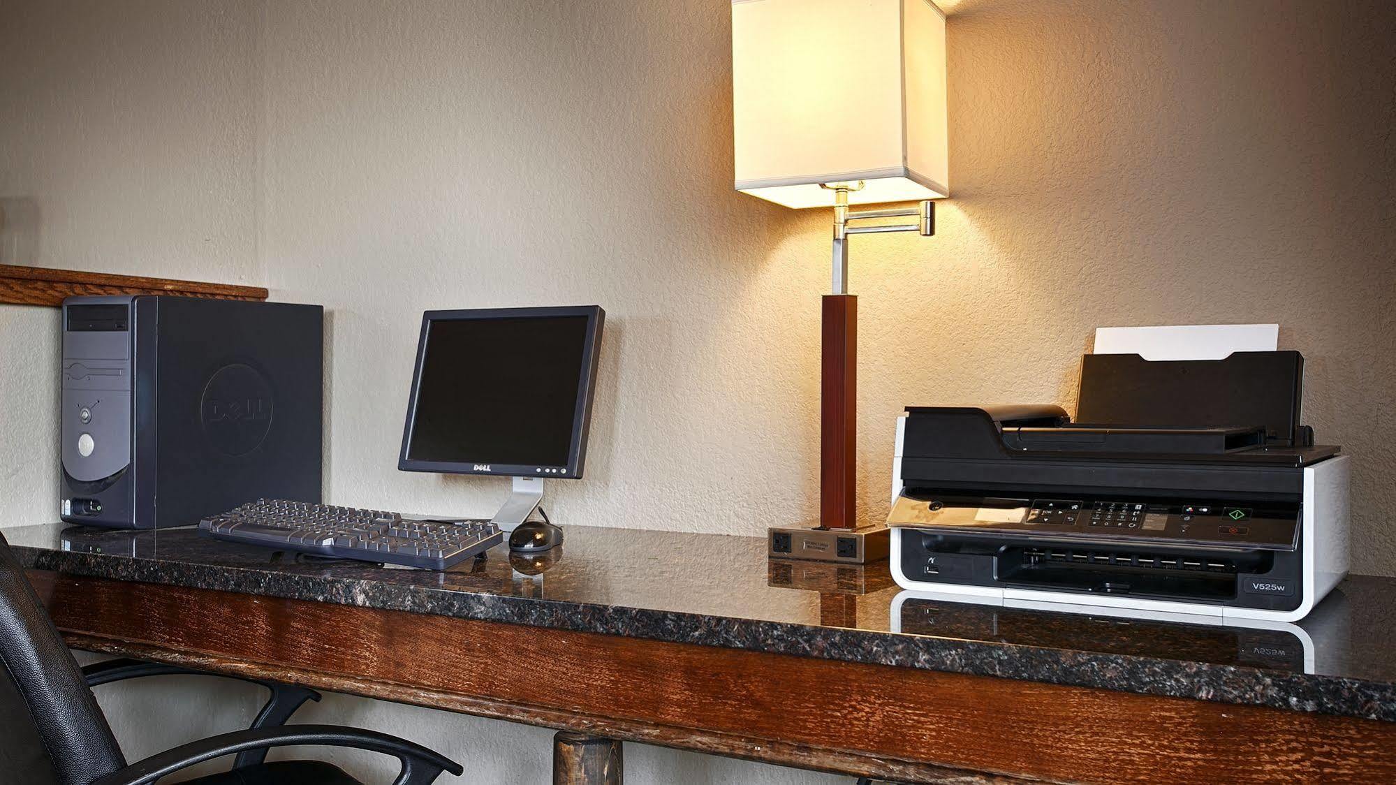 קרת'ג' Quality Inn & Suites מראה חיצוני תמונה