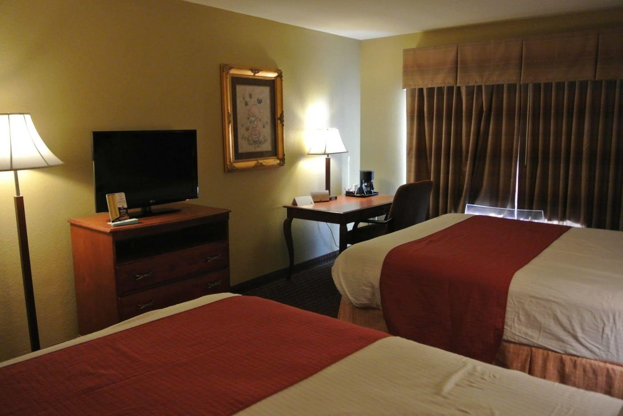 קרת'ג' Quality Inn & Suites מראה חיצוני תמונה