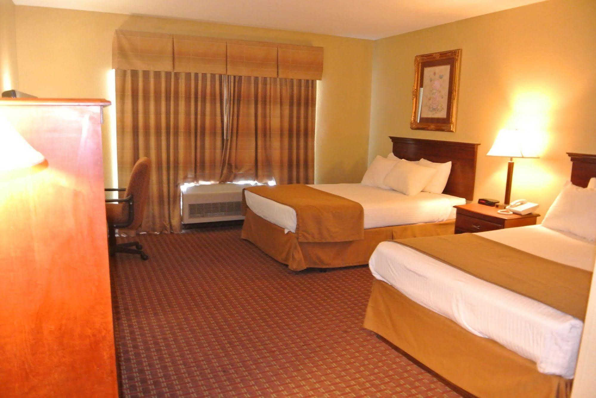 קרת'ג' Quality Inn & Suites מראה חיצוני תמונה