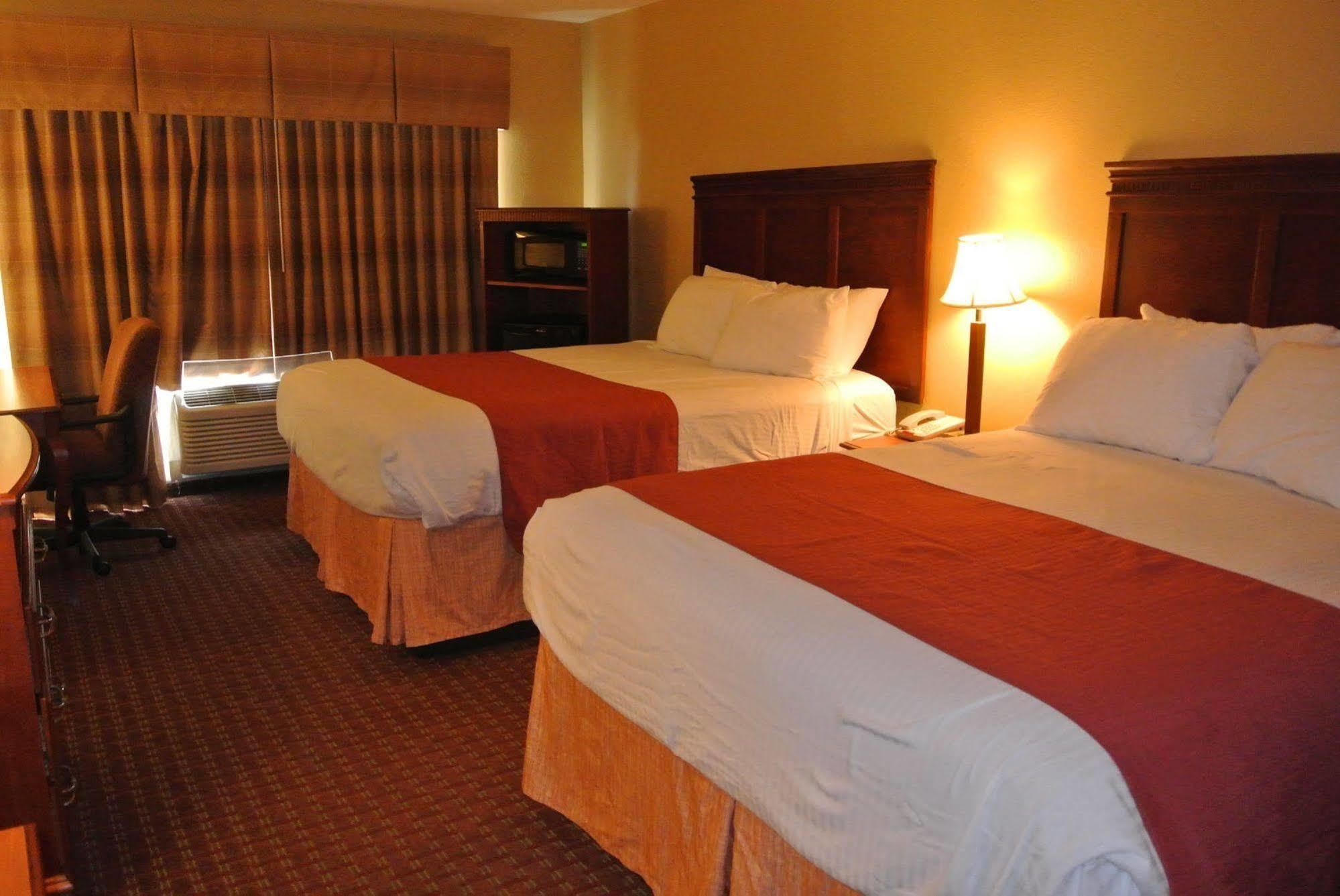 קרת'ג' Quality Inn & Suites מראה חיצוני תמונה