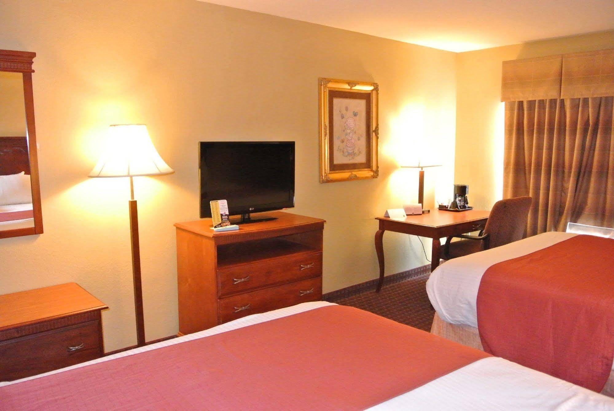 קרת'ג' Quality Inn & Suites מראה חיצוני תמונה