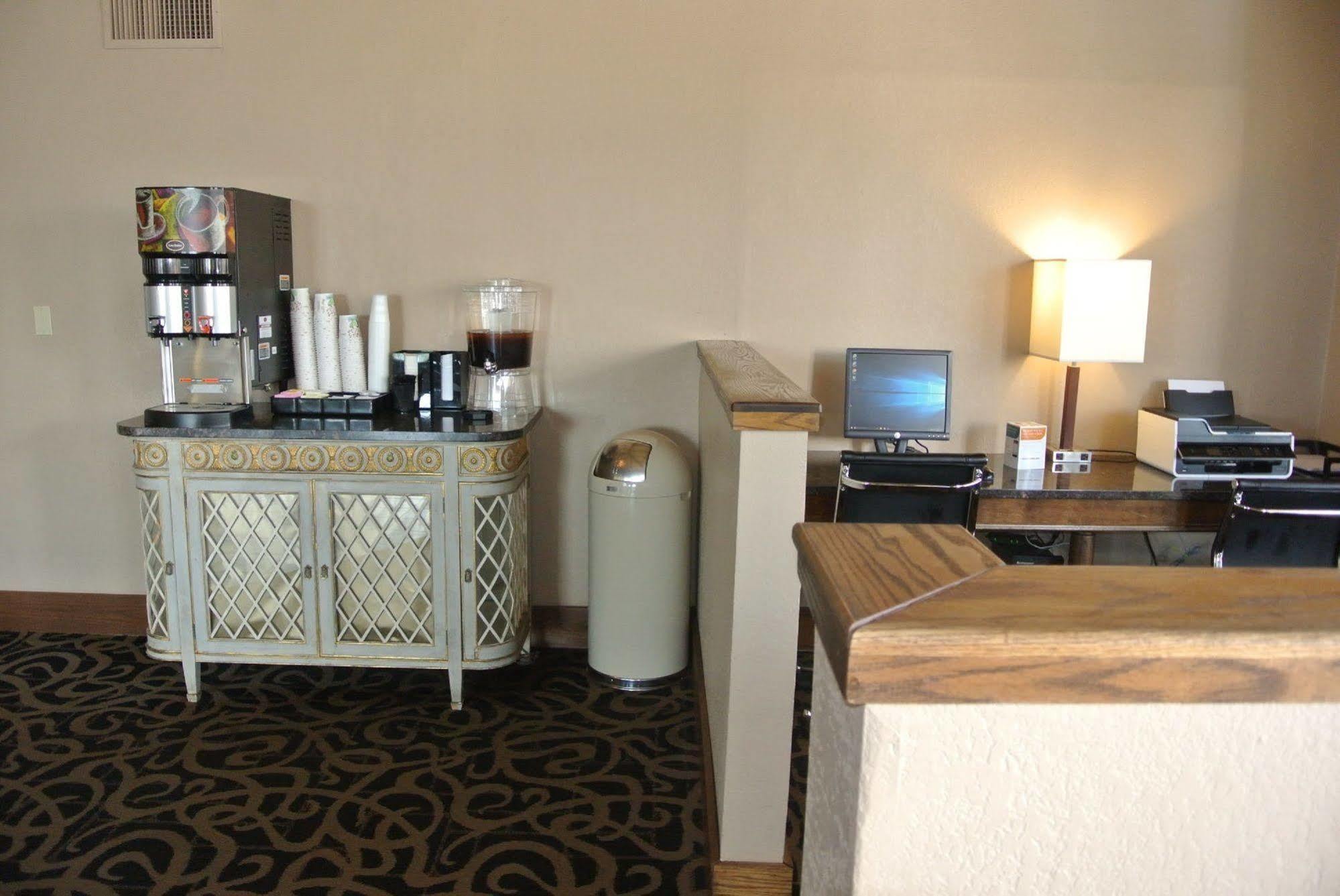 קרת'ג' Quality Inn & Suites מראה חיצוני תמונה