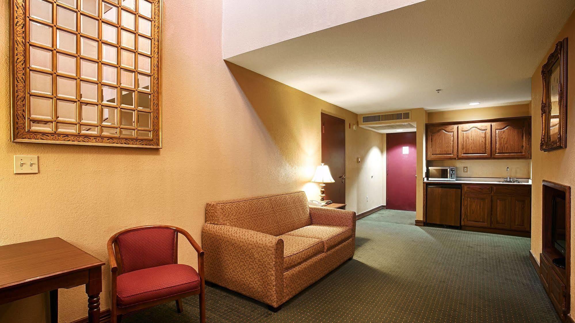 קרת'ג' Quality Inn & Suites מראה חיצוני תמונה